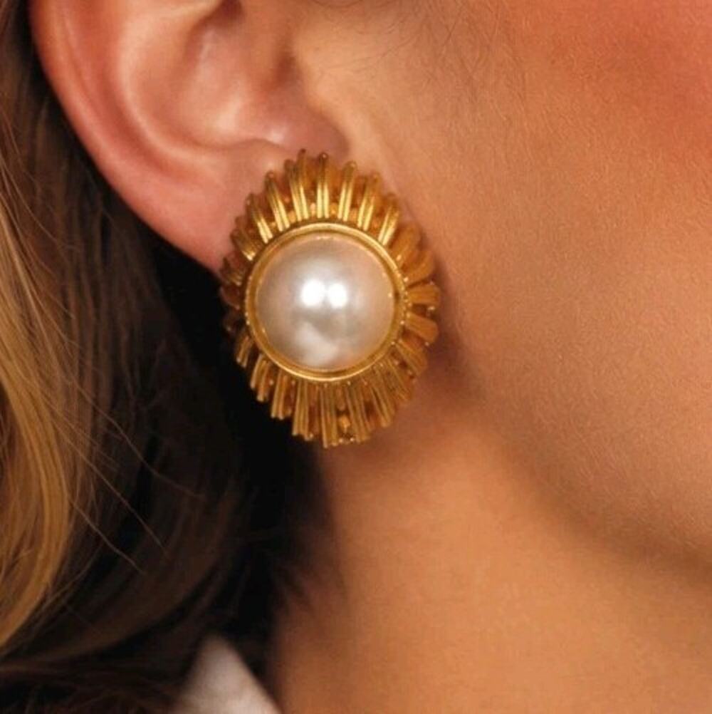 Vintage 80s Dauplaise White Cabochon Gold Tone Elipse Oval Glam Clip On Earrings